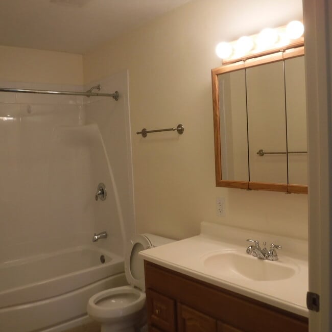 Building Photo - 1021 NE 2nd Ave