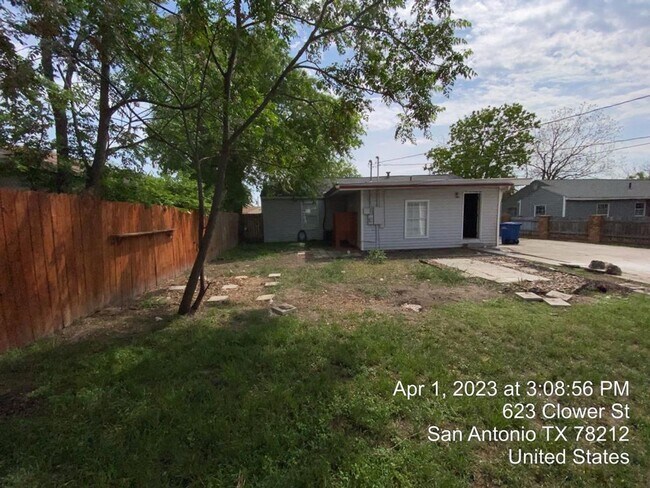 Building Photo - Stylish and Spacious 4-Bedroom Home PLUS C...
