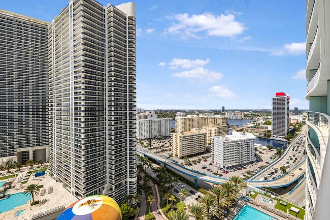 Building Photo - 4111 S Ocean Dr