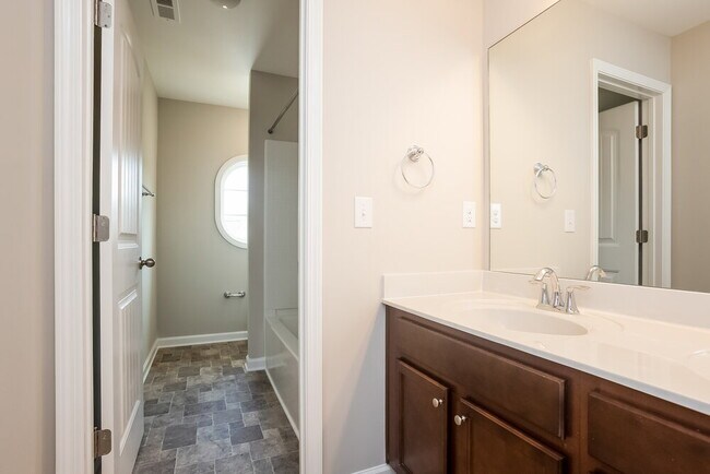Building Photo - 383 Lenore Ct
