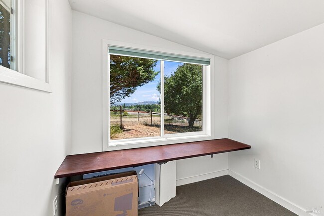Building Photo - 143 Lone Oak Ln