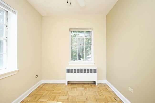 Building Photo - Top Floor UVA Apartment With Ting Internet