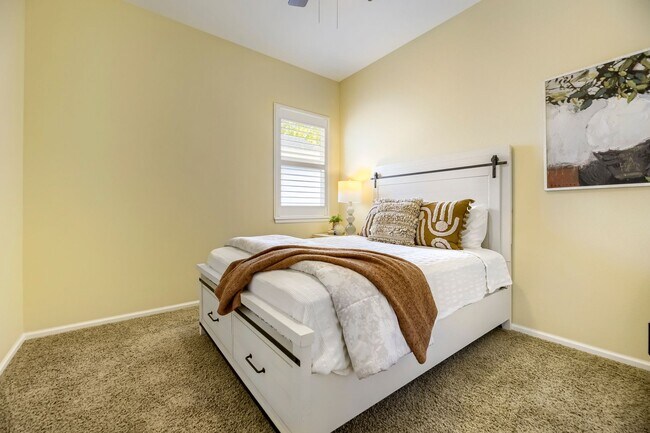 Building Photo - 15625 Carob Cir