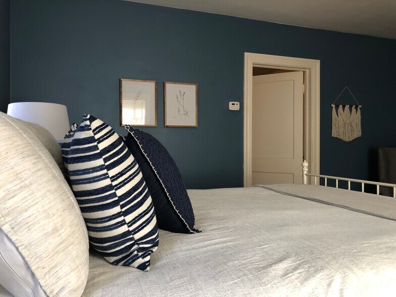 Building Photo - 109 Vintage Ave