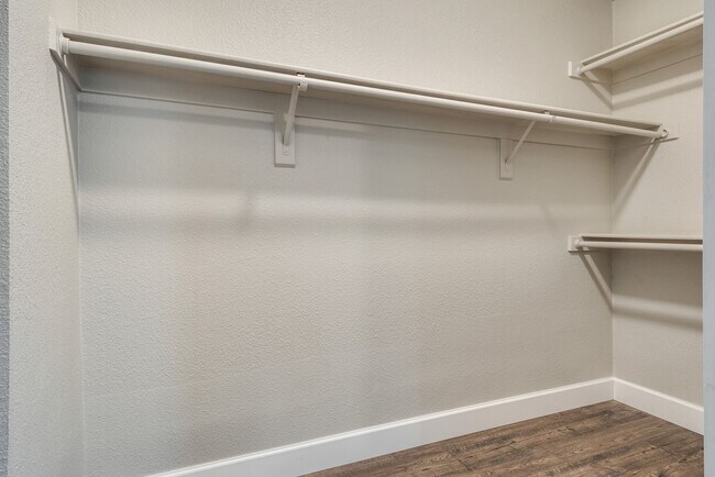 Building Photo - Gorgeous, recently renovated Green Valley ...