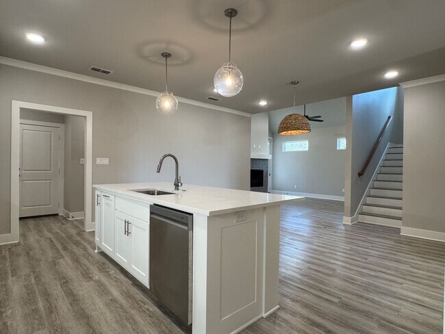 Building Photo - 7110 Alexander Dr