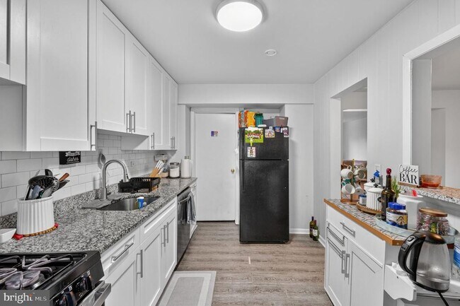 Building Photo - 12914 Claxton Dr