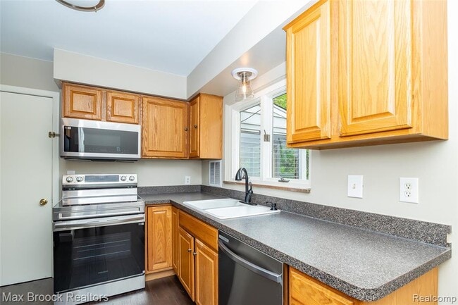 Building Photo - 16239 Madoline St