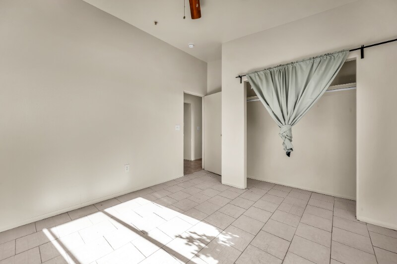 Building Photo - 5869 S Figueroa St