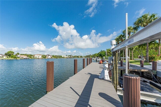 Building Photo - 195 Spinnaker Dr