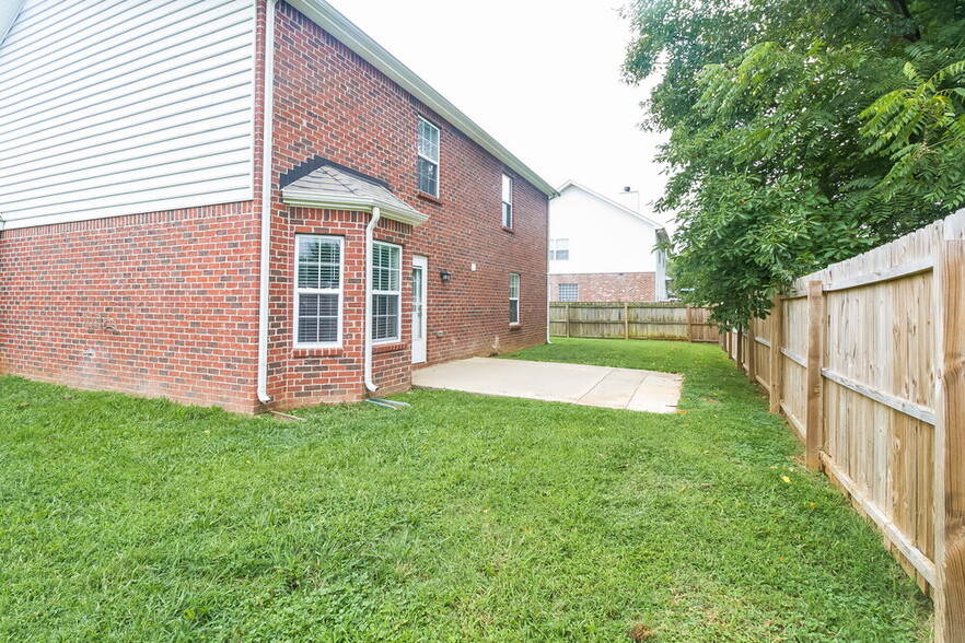 Building Photo - 417 Titans Cir