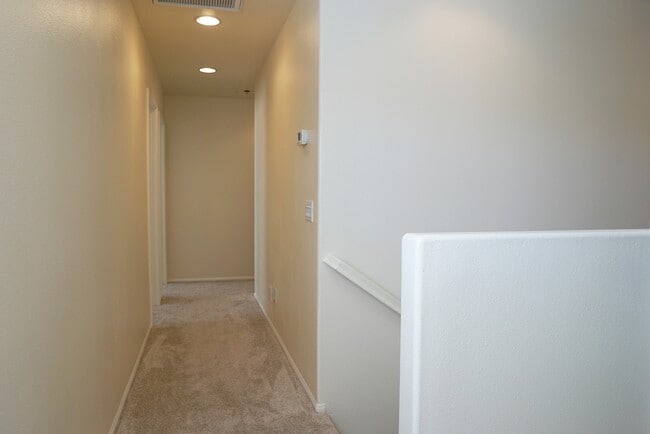Building Photo - 639 Calle Vibrante