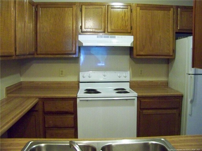 Building Photo - 667 Dowfield Dr
