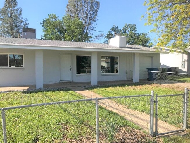 Building Photo - 1420 Lake Blvd