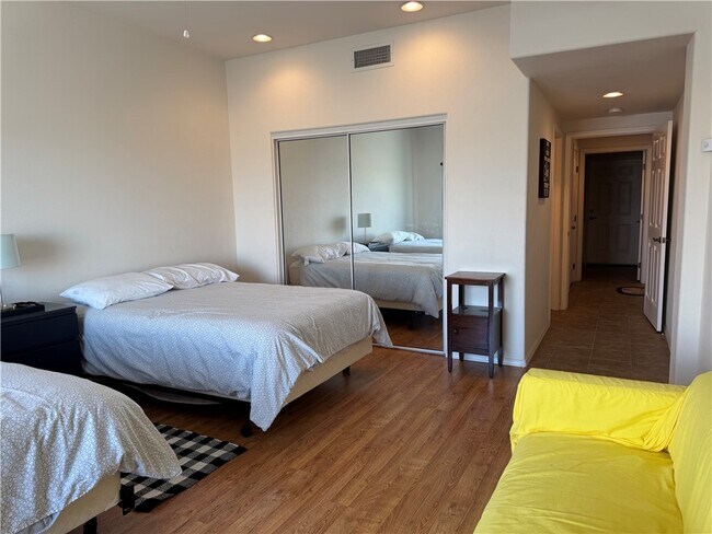 Building Photo - 3340 Landon Dr W