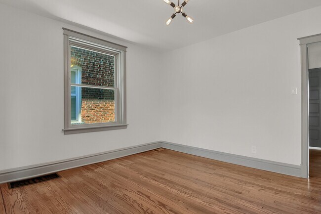Building Photo - 4915 Mardel Ave