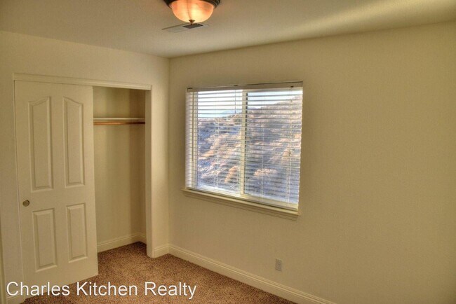 Building Photo - 4 br, 4.5 bath House - 1361 Thompson Street