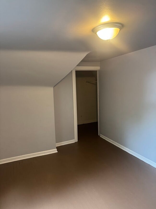 Building Photo - 4 bedroom Brick home