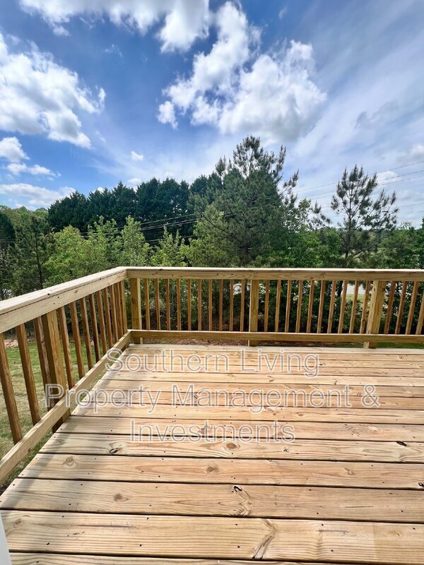 Building Photo - 6985 Waterstone Dr