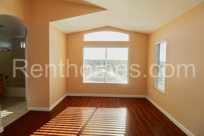 Building Photo - 1157 S Cabrillo Dr