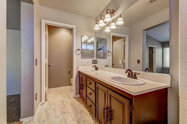 Building Photo - 3620 Shanagolden St