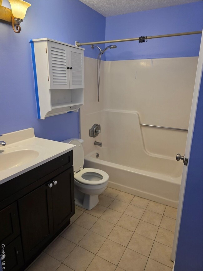 Building Photo - 4 Hudson Heights Dr