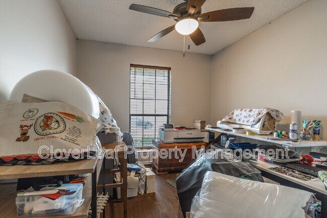 Building Photo - 1242 Hollyhock Ln