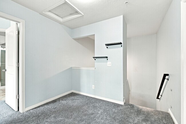 Building Photo - Beautiful Townhome in American Fork!