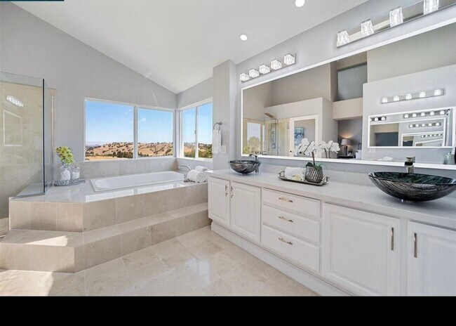 Building Photo - 1274 Sunrise Ridge Dr