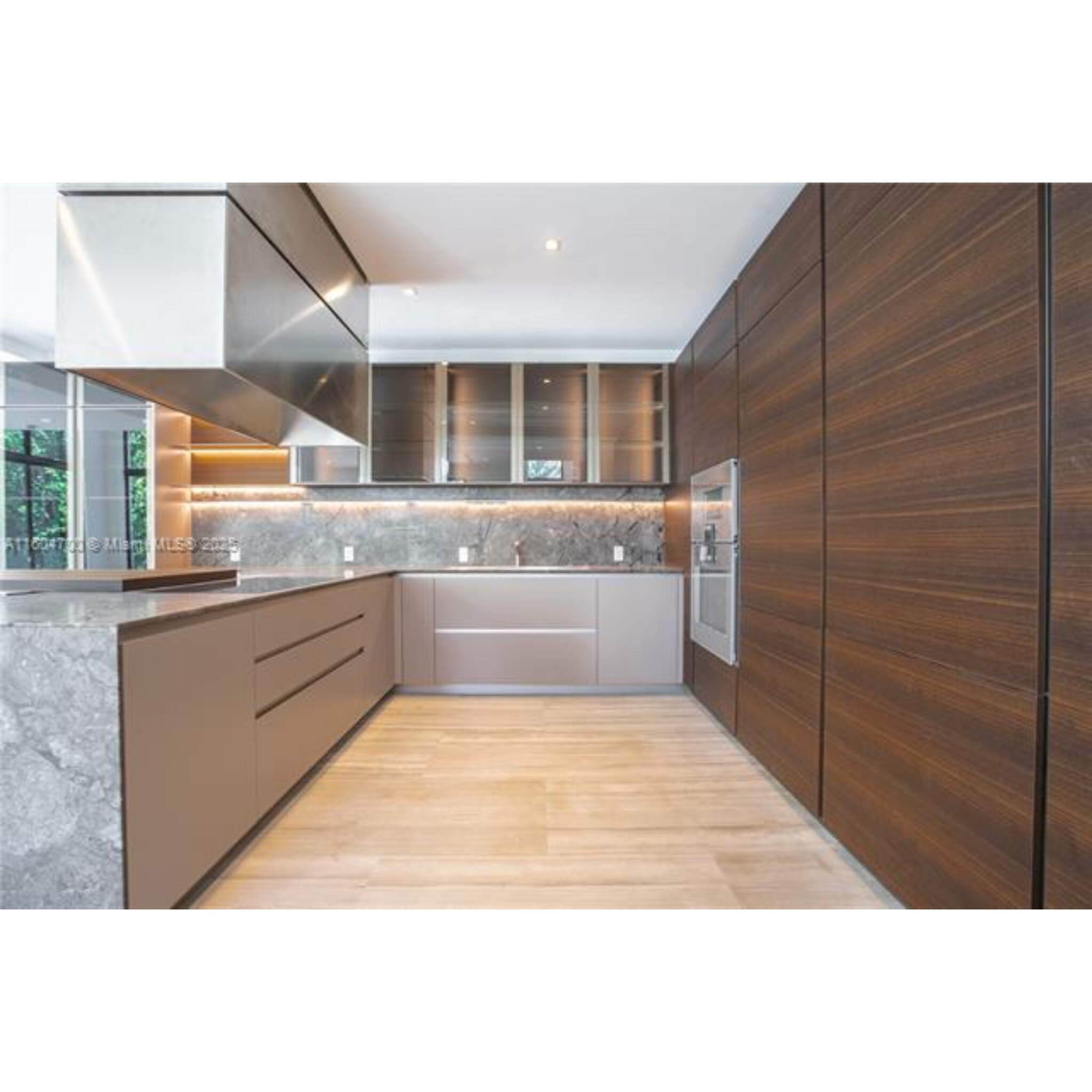 Building Photo - 345 W 46th St