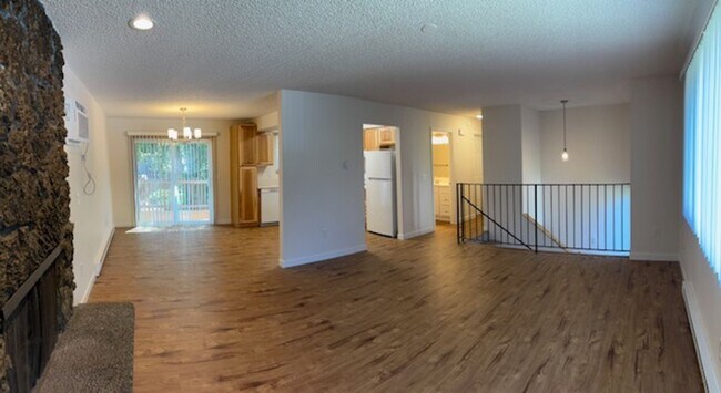 Building Photo - 1324