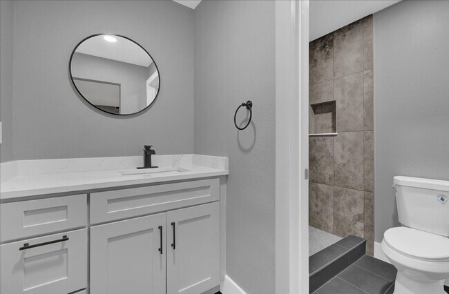 Building Photo - FOR RENT!! SIMPLY STUNNING 4 BED 2 BATH PO...