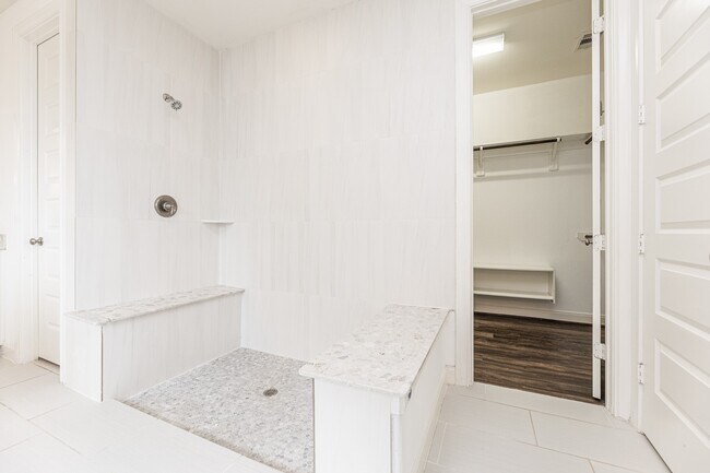 Building Photo - 25514 Kearsley Dr