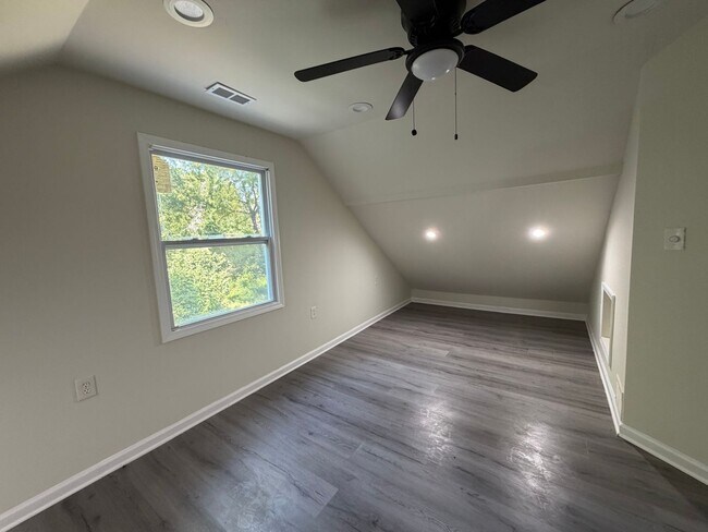 Building Photo - 13091 Lakeridge Dr