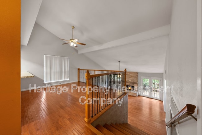Building Photo - 13906 N Hills Village Dr