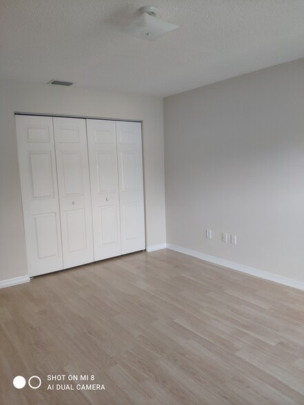 Building Photo - 18 Puritan Ln