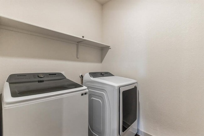 Building Photo - 217 Grns Byu Trl