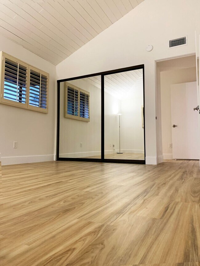 Building Photo - Canyon Granada,Unfurnished,Long Term