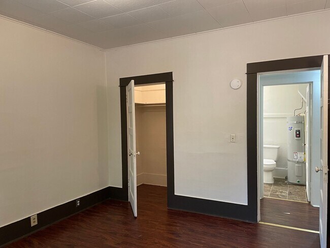 Building Photo - Beautiful Wood Details-Charming 1 Bedroom 1 Bath