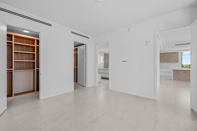 Building Photo - 305 Briny Ave