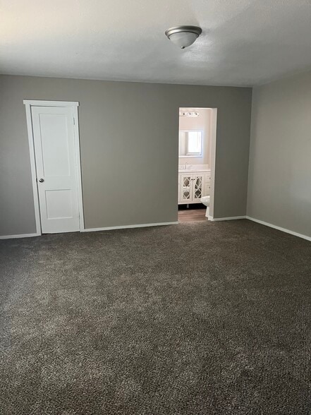 Master Bedroom - 301 Austin St