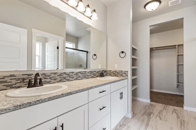 Building Photo - 8480 E Drover Loop