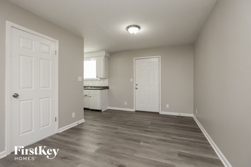 Building Photo - 1831 Palamino Dr