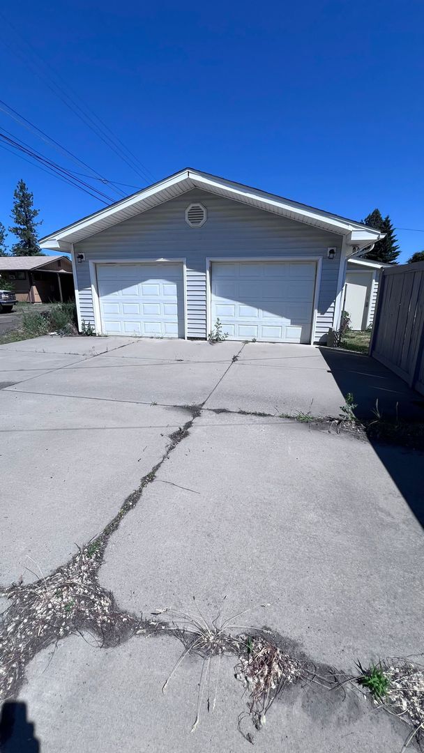 Building Photo - 4 bedroom 2 bath home Available Now!!!