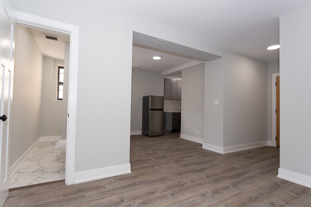 Building Photo - 508 W Belmont