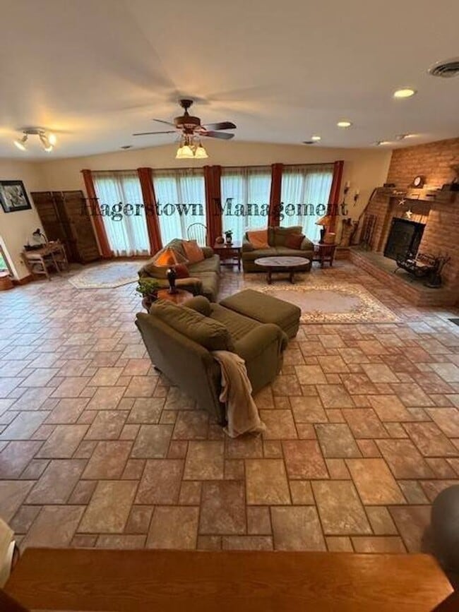 Building Photo - 3 Bedroom Home in Picturesque Appalacian M...
