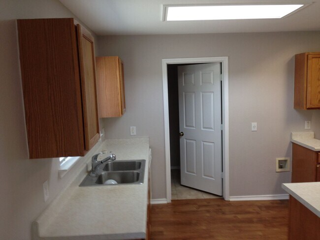 Building Photo - 3 Bedroom Home in a Great Neighborhood
