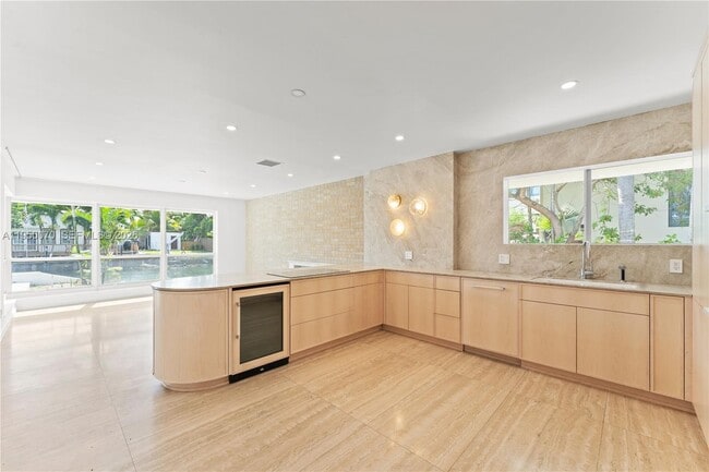 Building Photo - 1250 NE 87th St