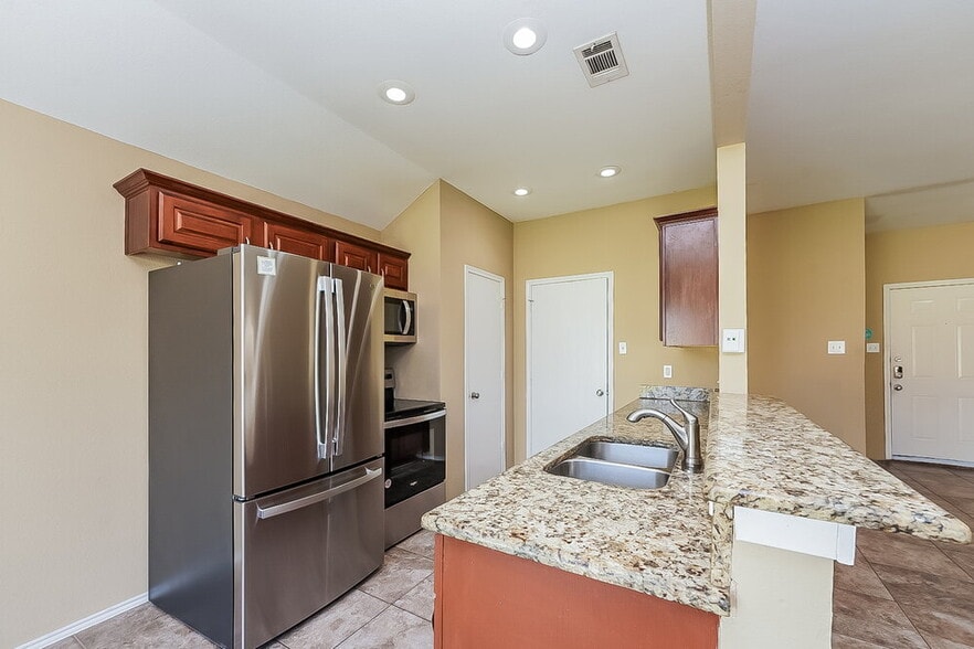 Building Photo - 9731 Checota Dr