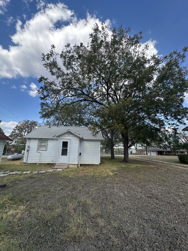 Building Photo - 719 Trinity St